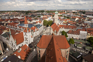 Deutschland, Bayern, München, Stadtbild mit Heilig-Geist-Kirche und altem Rathaus - PCF000045