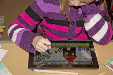 Little girl drawing with digital tablet - YFF000313