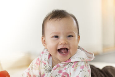 Portrait of happy baby girl - DRF001254