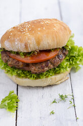 Homemade hamburger with minced beef and lettuce on sesame roll - ODF001101