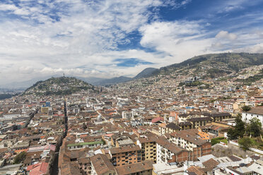 Ecuador, Quito, Stadtbild mit El Panecillo - FOF007609