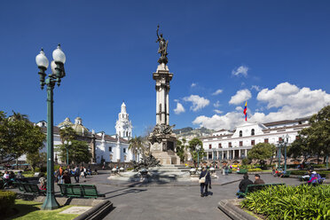 Ecuador, Quito, Independence Square with the Liberty Statue - FOF007631