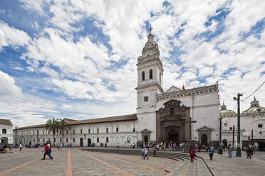 Ecuador, Quito, Kirche auf dem Platz Santo Domingo - FOF007649
