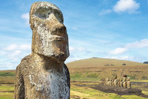 Chile, Osterinsel, Moai bei Ahu Tongariki - GEMF000022