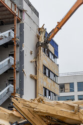 Österreich, Linz, Abriss eines Bürogebäudes - EJWF000665