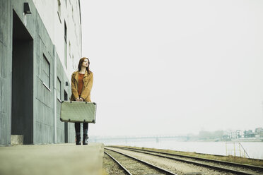 Young woman with suitcase on platform - UUF003261