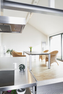 Offene Küche und Essbereich in einem Penthouse - GWF003777