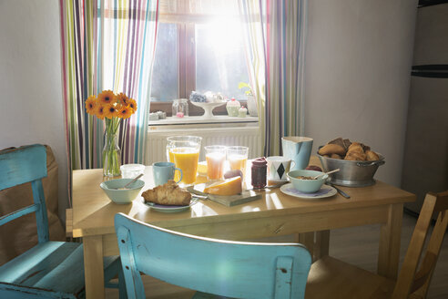 Laid breakfast table - PDF000681