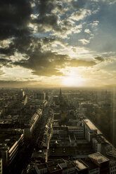 Deutschland, Blick auf die Stadt bei Gegenlicht von oben - CHPF000036