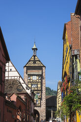 France, Alsace, Alsatian Wine Route, Haut-Rhin, Riquewihr, Dolder Tower - GWF003725