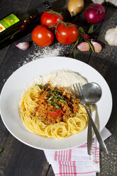 Spaghetti mit Bolognese-Sauce, Nahaufnahme - MAEF009698