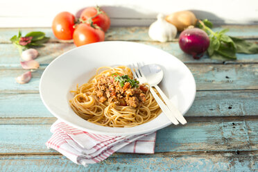 Spaghetti with Bolognese sauce, close up - MAEF009700
