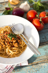 Spaghetti with Bolognese sauce, close up - MAEF009701