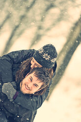 Happy young couple in winter - PAF001252