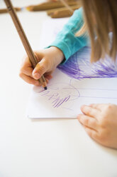 Little girl drawing, close-up - LVF002764