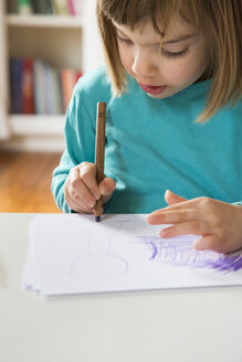 Little girl drawing - LVF002763