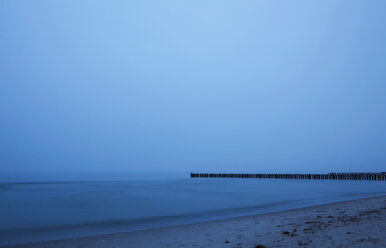 Germany, Mecklenburg-Western Pomerania, Fischland-Darss-Zingst, Baltic Sea, Breakwater in the evening - JTF000632