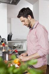 Man cooking in kitchen - RBF002377