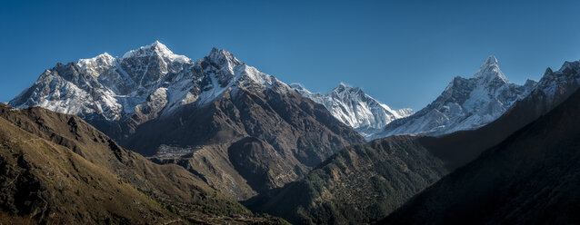 Nepal, Khumbu, Everest-Region, Namche Bazaar, Blick auf Khumjung, Everest, Lhotse und Ama Dablam - ALRF000006