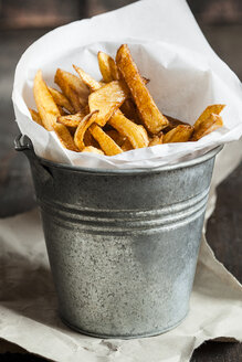 Hausgemachte Pommes frites im Blecheimer - SBDF001624