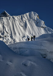 Nepal, Khumbu, Everest-Region, Bergsteiger auf dem Inselgipfel - ALRF000020