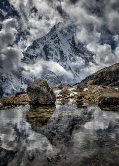 Nepal, Khumbu, Everest-Region, Spiegelung des Arakam Tse - ALRF000029