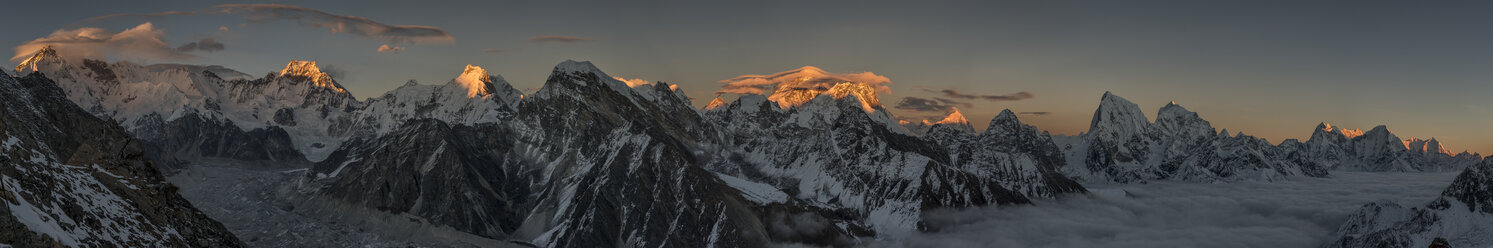 Nepal, Khumbu, Everest region, Everest range from Gokyo ri peak, Panorama - ALRF000035