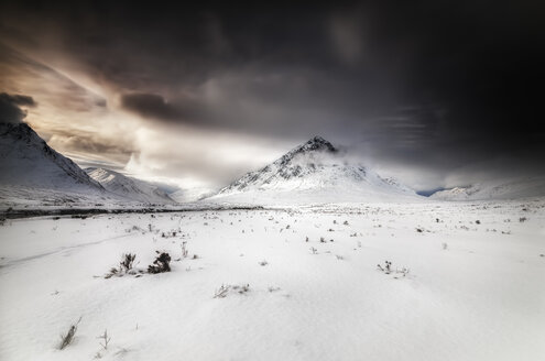 Großbritannien, Schottland, Hochland, Buachaille Etive Mor, dramatischer Himmel - SMAF000304