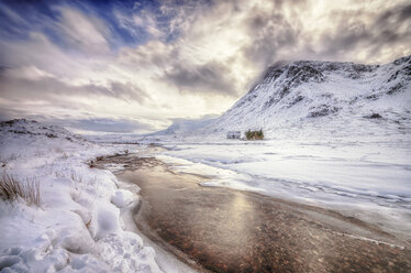 United Kingdom, Scotland, Glencoe, Solitude, house at river in winter - SMAF000295