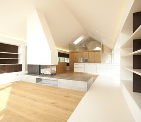 Wohneigentum, Wohnzimmer mit Kamin und offener Küche - DISF001163