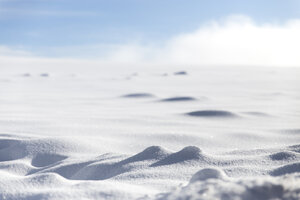 Deutschland, Baden-Württemberg, Waldshut-Tiengen, Schnee im Sonnenlicht - MIDF000044