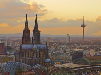 Germany, Cologne, city view with Museum Ludwig, Cologne Cathedral, main station and television tower - MAD000135