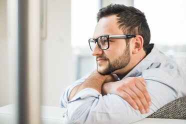 Young man with glasses thinking - UUF003332