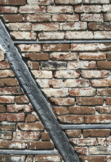 Old brick wall and beams - DEGF000209