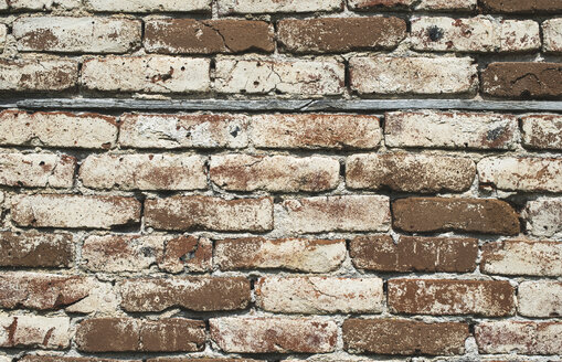 Old brick wall and beam - DEGF000210