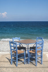 Greece, table and chairs of taverna at seashore - DEGF000245