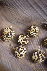 Homemade chocolate hazelnut truffle - MYF000889