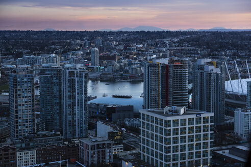 Kanada, Vancouver, Stadtbild vom Harbour Centre aus gesehen - NGF000224