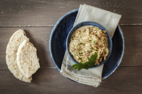 Schale mit Baba Ghanoush und Fladenbrot - EVGF001106