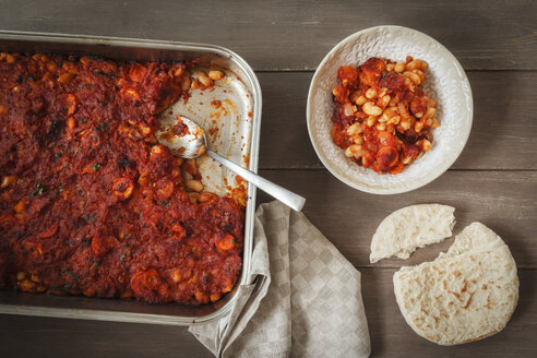 Gebackene Bohnen mit Tomatensauce und Fladenbrot - EVGF001107