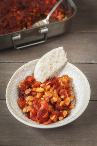 Dish of baked beans with tomato sauce and flat bread - EVGF001109