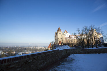 Deutschland, Bayern, Landshut, Burg Trausnitz im Winter - SARF001336