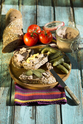 Liverwurst spread with pickled cucumber and tomatoes - MAEF009718