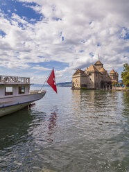 Schweiz, Veytaux, Genfersee, Raddampfer beim Schloss Chillon - WD002886