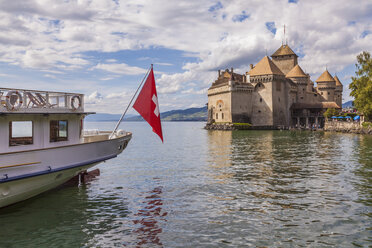 Switzerland, Veytaux, Lake Geneva, paddlesteamer at Chillon Castle - WD002887