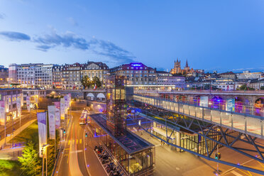 Switzerland, Lausanne, traffic in the city at dusk - WDF002896