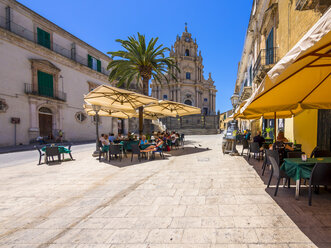 Italy, Sicily, Ragusa, Piazza Duomo, cathedral San Giorgio - AMF003779