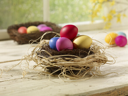 Eastern, Easter nest with coloured eggs - SRSF000568