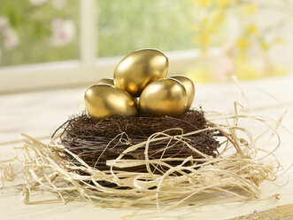 Ostern, Osternest mit goldenen Eiern - SRSF000570