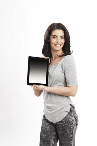 Porträt einer lächelnden jungen Frau mit digitalem Tablet, lizenzfreies Stockfoto